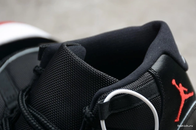 One Kick Air Bred(2019) 378037-061 11 Jordan 0812